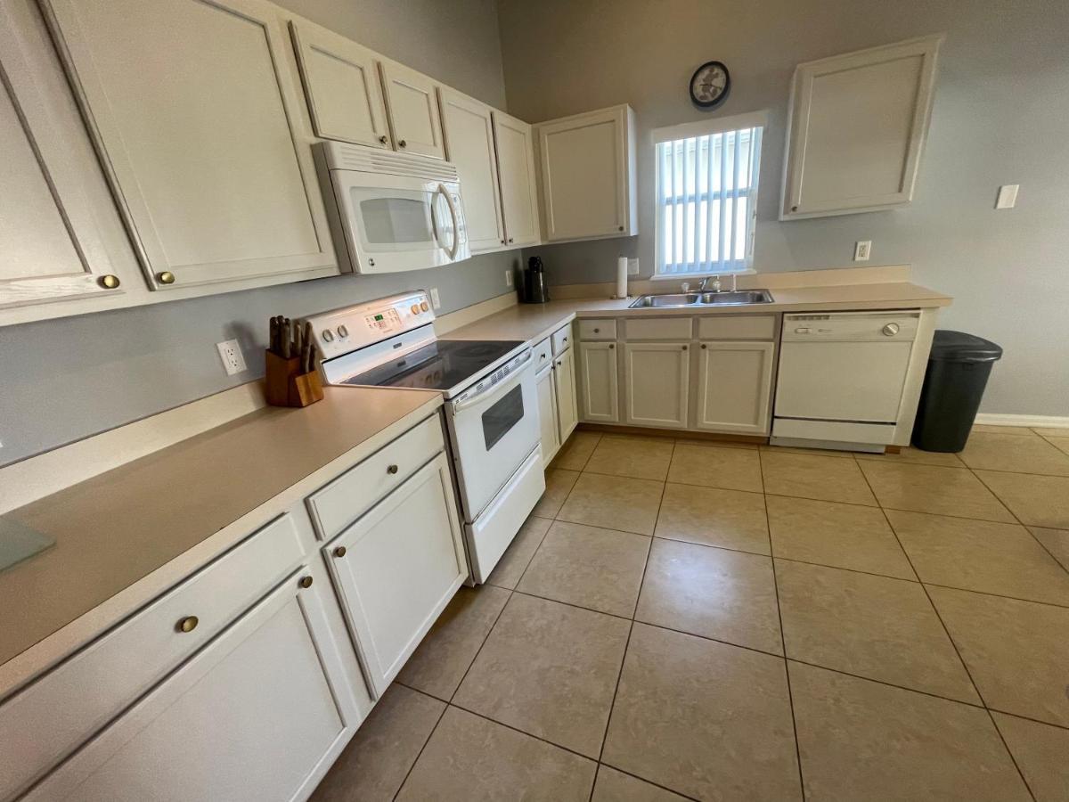 3 Bedroom Villa With Poolside Cinema And Games Room Close To Theme Parks Sleeps 6 Plus 2 Orlando Bagian luar foto