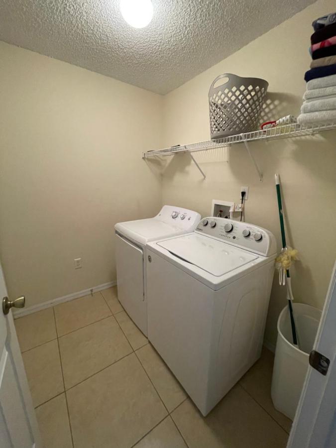 3 Bedroom Villa With Poolside Cinema And Games Room Close To Theme Parks Sleeps 6 Plus 2 Orlando Bagian luar foto