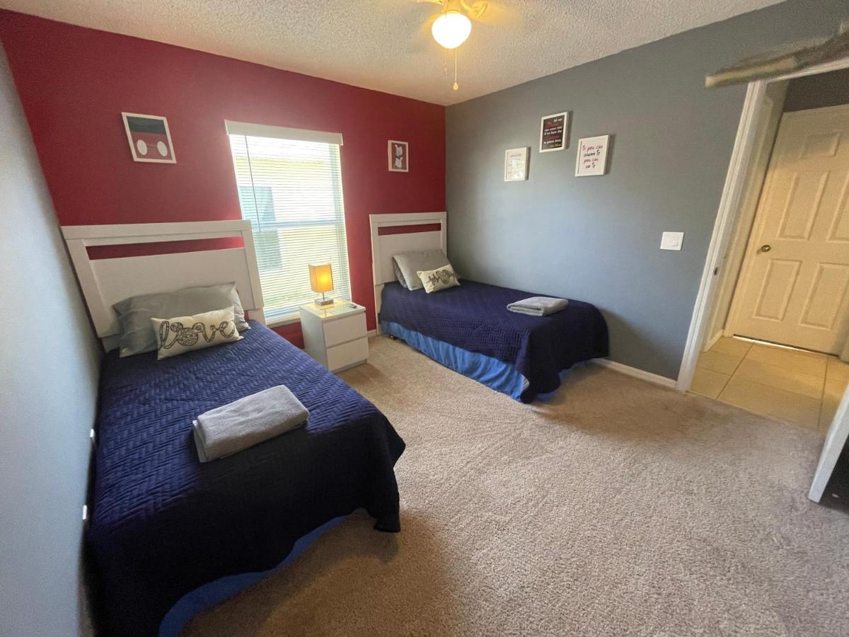 3 Bedroom Villa With Poolside Cinema And Games Room Close To Theme Parks Sleeps 6 Plus 2 Orlando Bagian luar foto